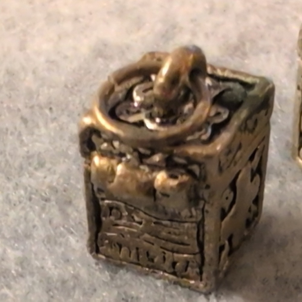 Ornate Mini Treasure Box Charms Set of 2 Antique‎ Silver Tone Filigree Pendants - Picture 4 of 5